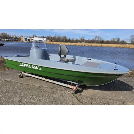 Motorni čoln Latrex 435