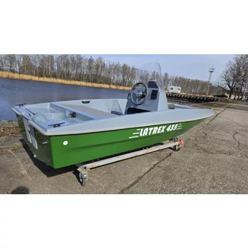 Motorni čoln Latrex 435