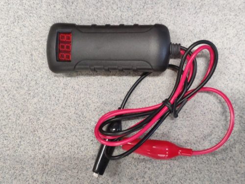 Digitalni tester baterij 12 volt TRX