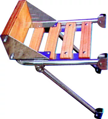 Platforma z motorno nosilno konstrukcijo iz nerjavečega jekla in teka