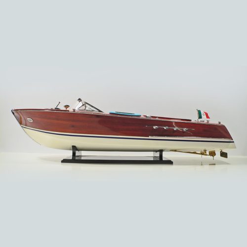 RC pripravljen Riva Aquarama model čolna 