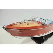 Model motornega čolna