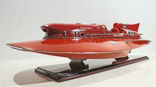 Model hidroplana čolna Ferrari 
