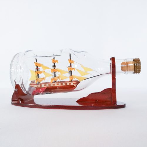 Model ladje Cutty Sark v steklenici Henessy