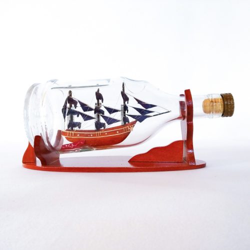 Model ladje HMS Bounty v steklenici Henessy