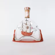 Model jadrnice Santa Maria v steklenici Martell